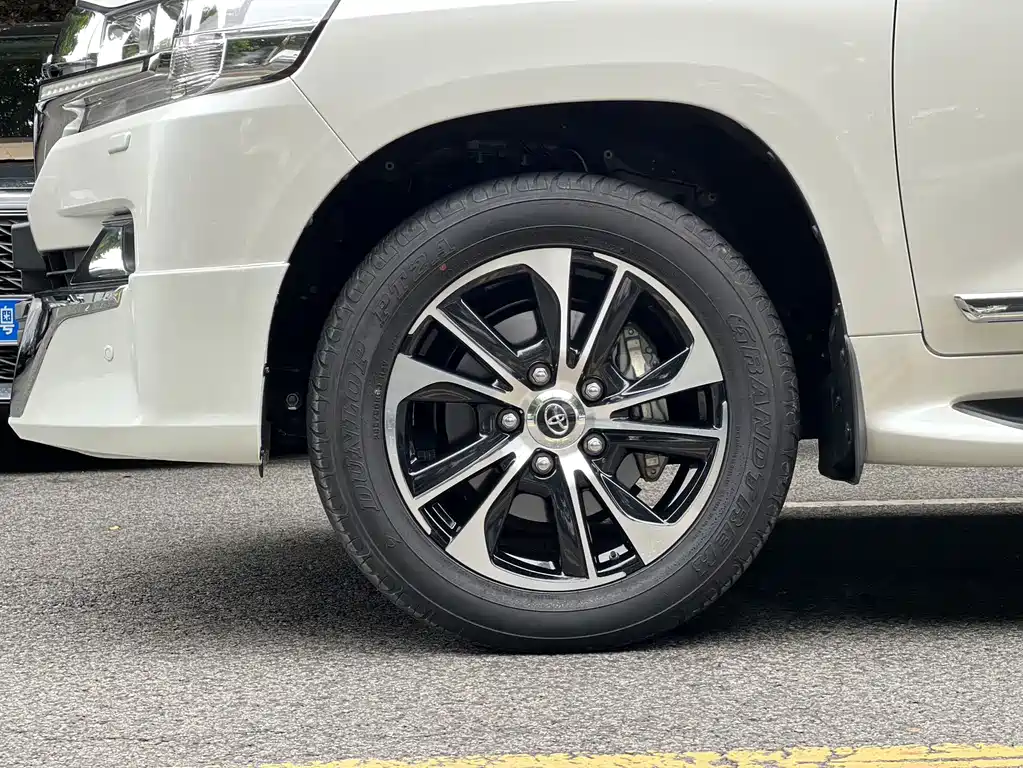 Toyota Land Cruiser — миниатюра 6