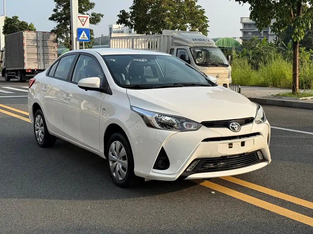 Toyota Yaris L — миниатюра 3