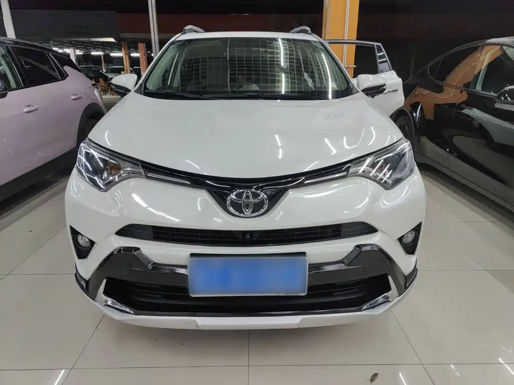 Toyota RAV4 — миниатюра 3
