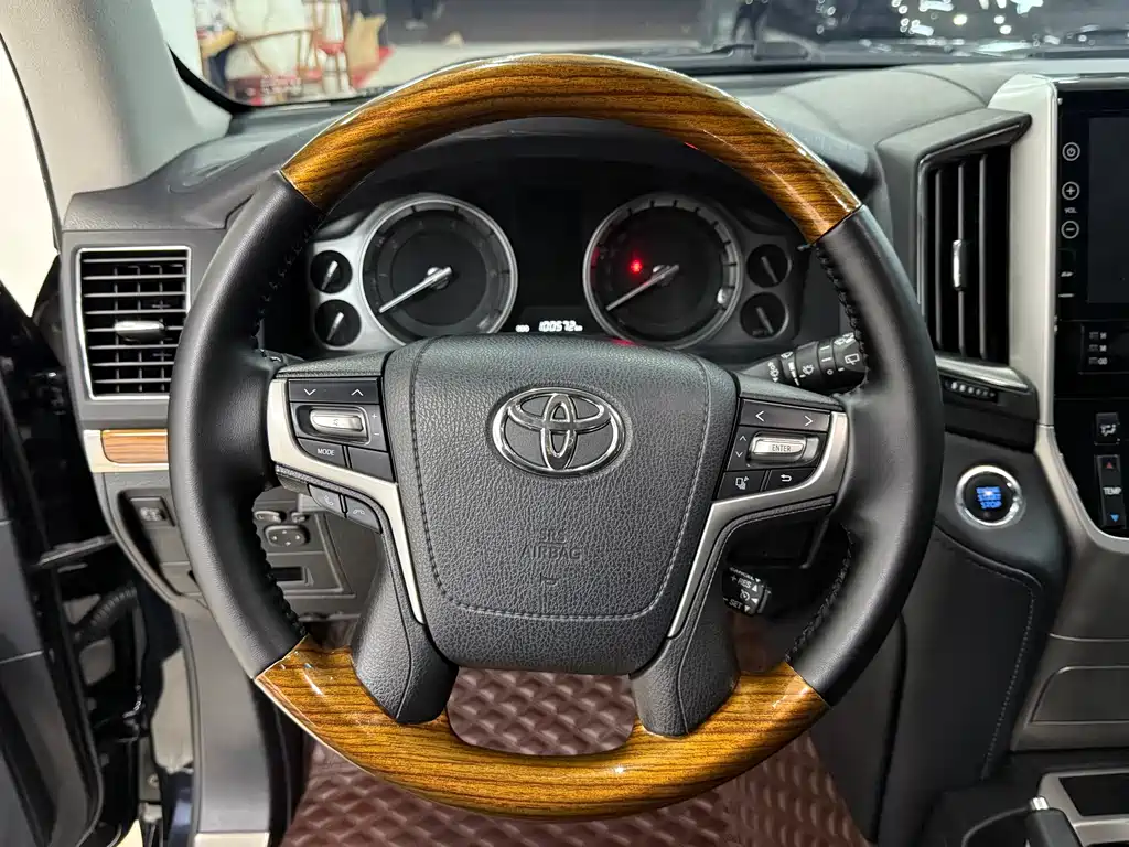 Toyota Land Cruiser 2018 5.7L