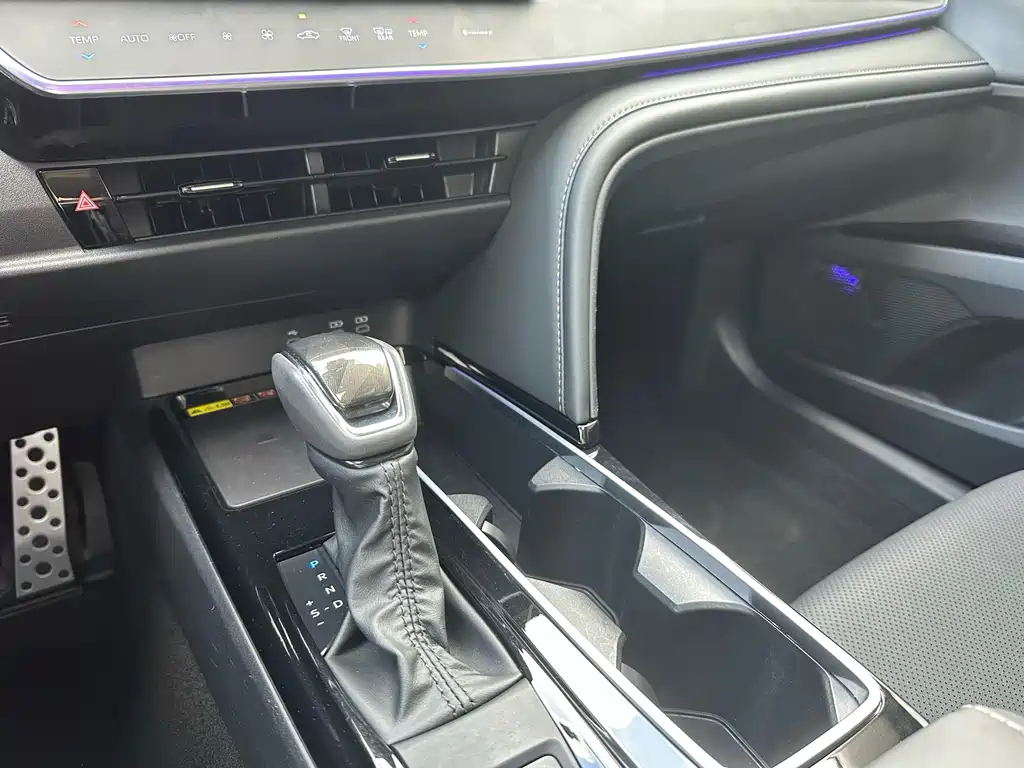 Toyota Camry — миниатюра 23