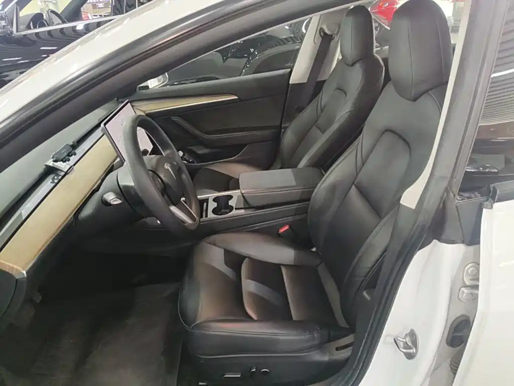 Tesla Model 3 — миниатюра 15
