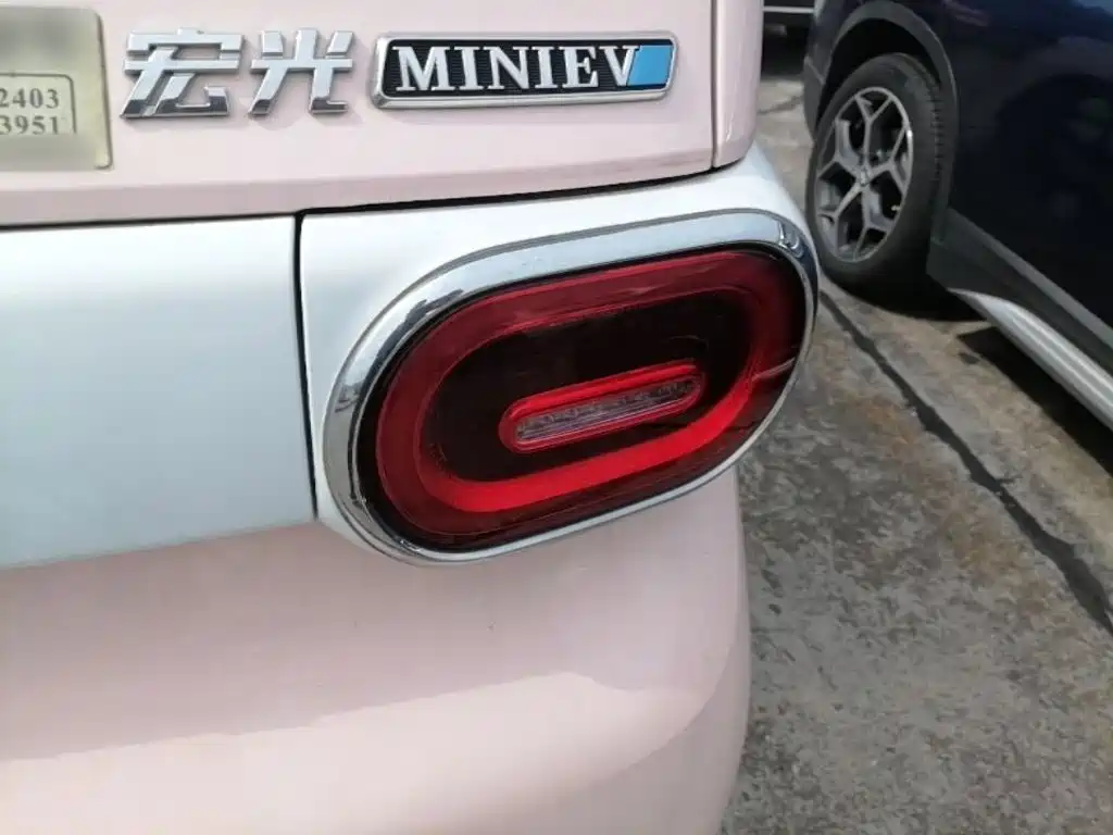 Wuling MINIEV — миниатюра 8