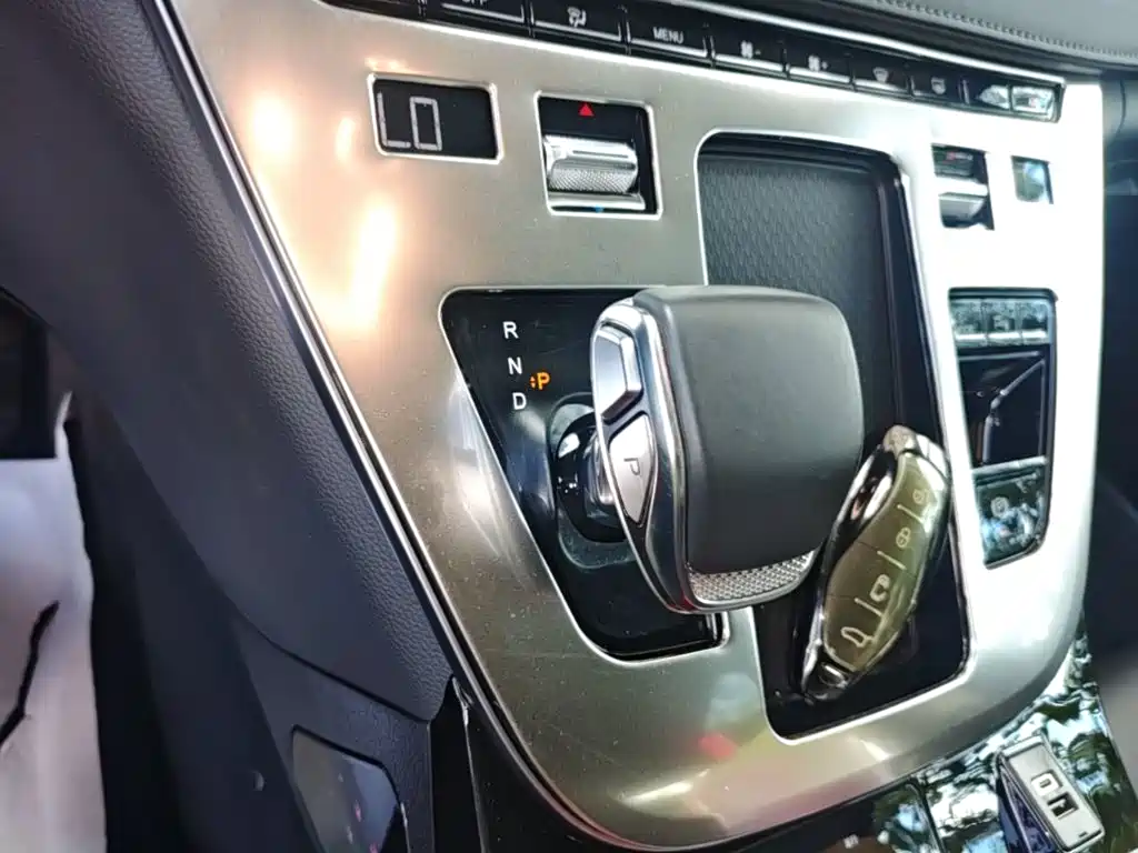 Hongqi Hongqi HQ9 PHEV — миниатюра 14