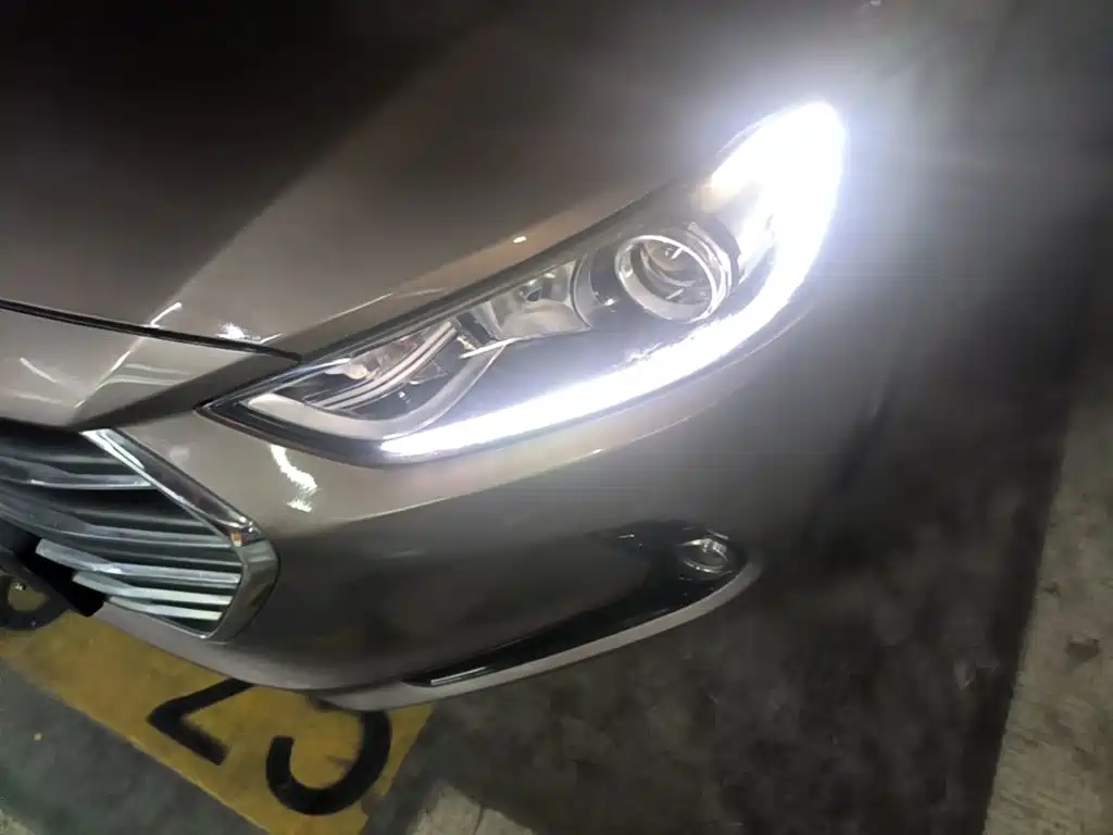 Hyundai Elantra — миниатюра 24