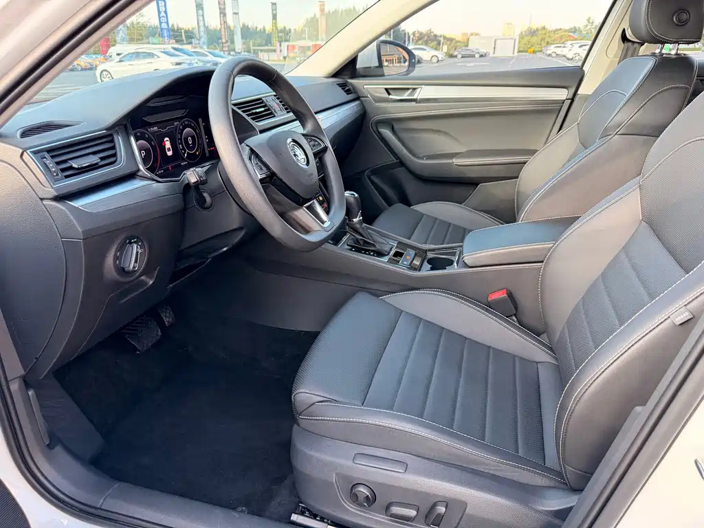 Skoda Superb — миниатюра 13