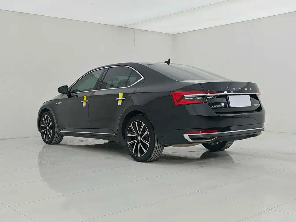 Skoda Superb — миниатюра 5
