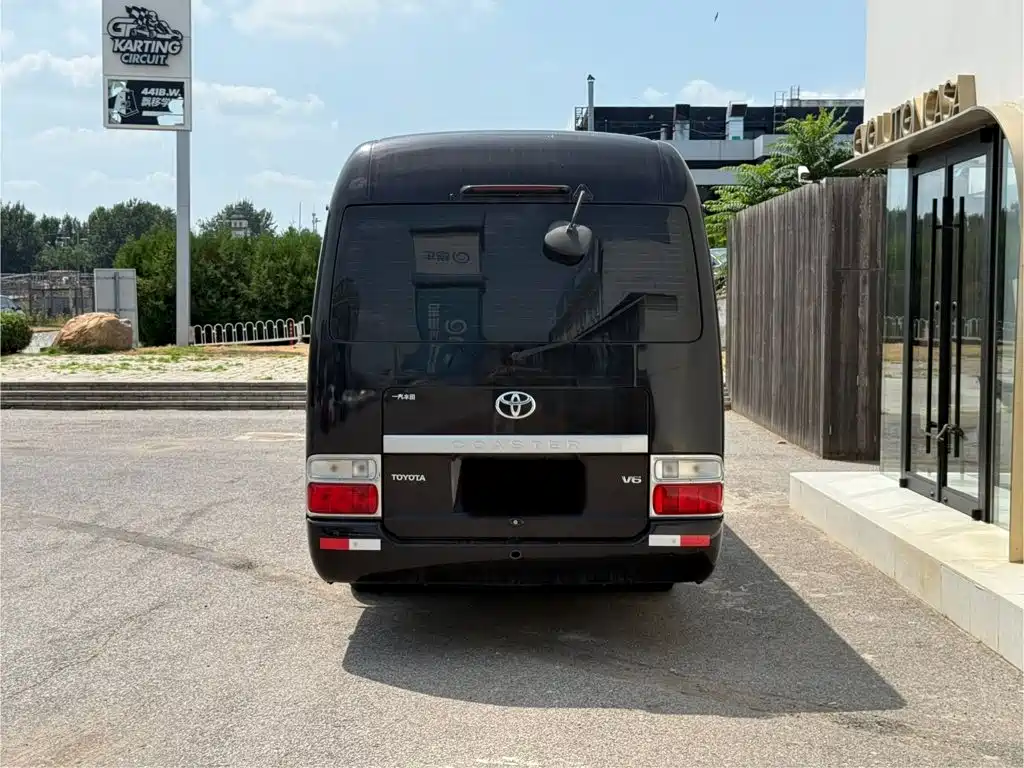 Toyota Coaster — миниатюра 7