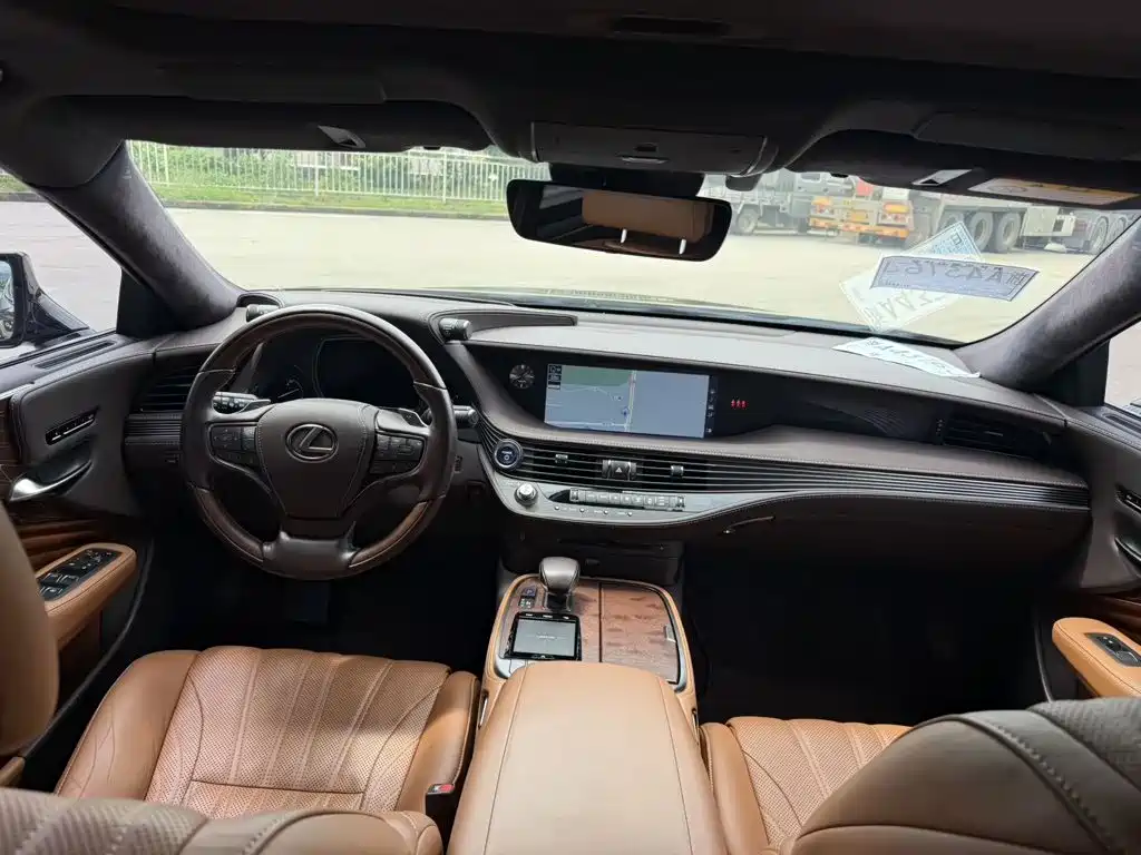 Lexus LS — миниатюра 9