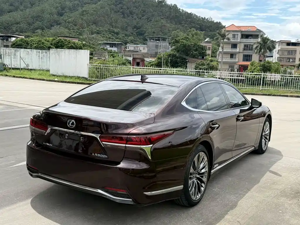 Lexus LS — миниатюра 4
