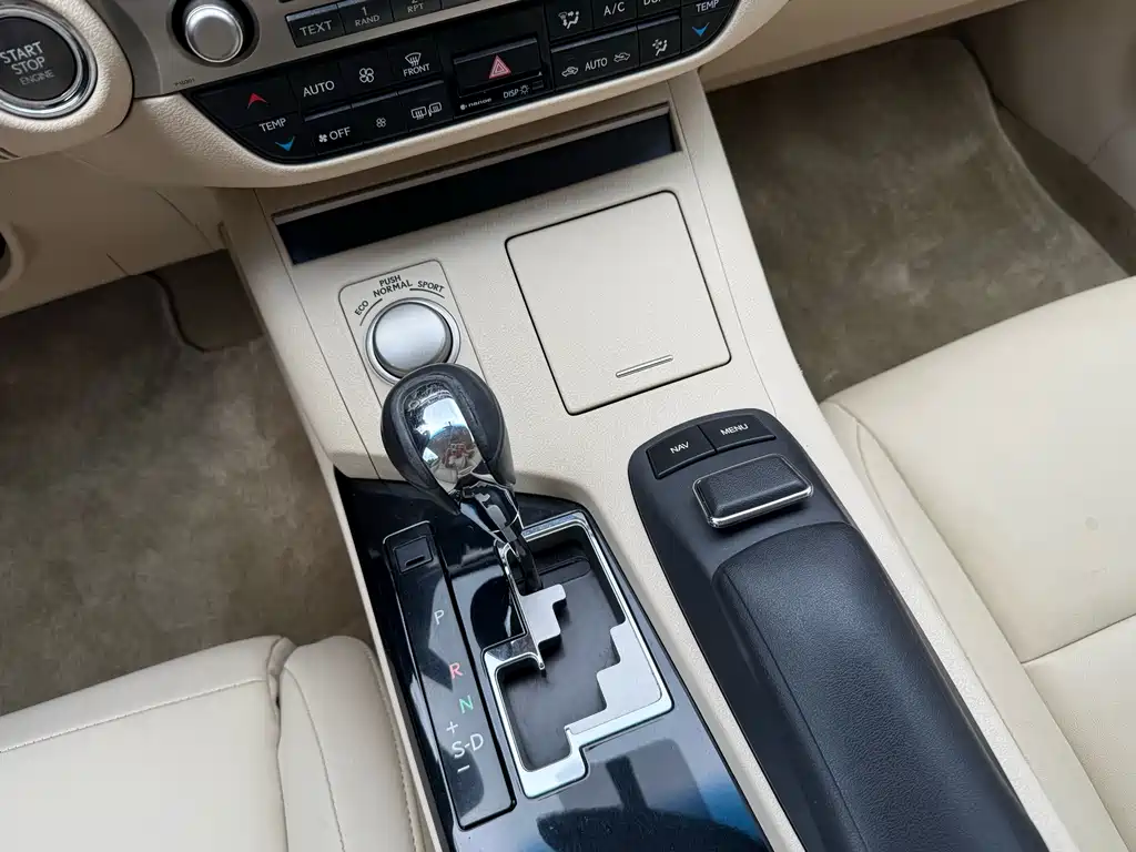 Lexus ES — миниатюра 11