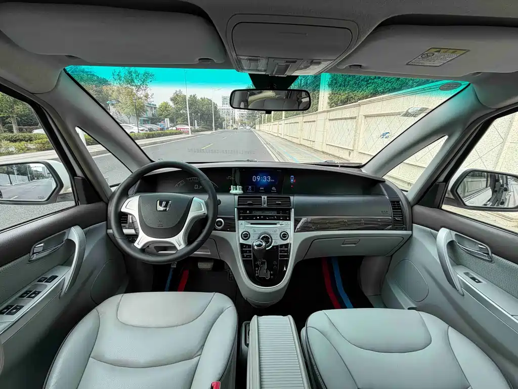 Luxgen Big 7 MPV — миниатюра 10