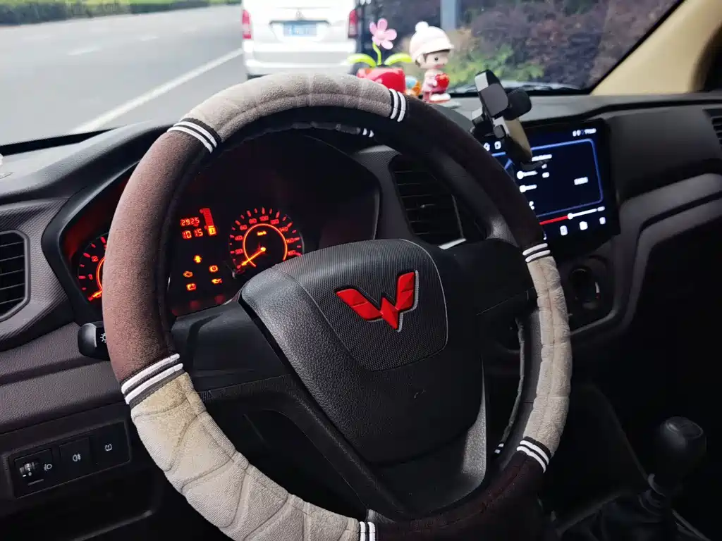 Wuling Hongguang V — миниатюра 8