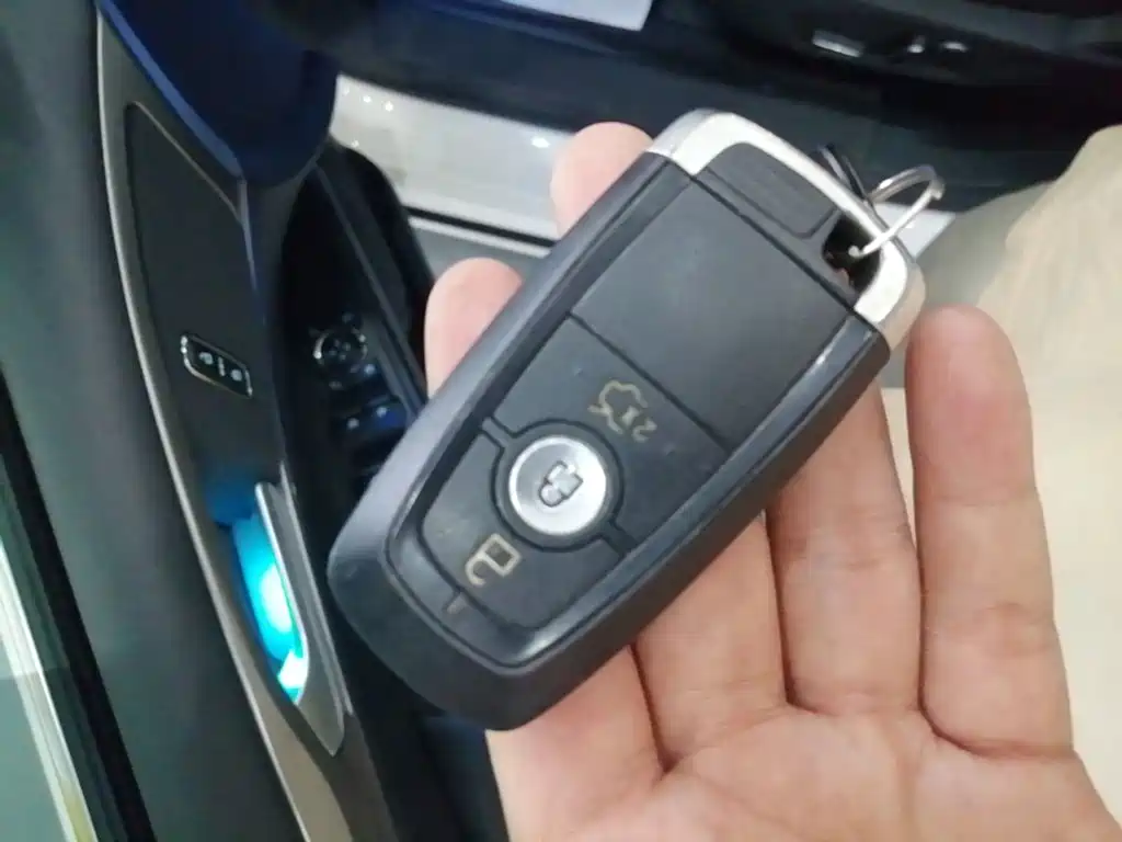 Ford Mondeo — миниатюра 9