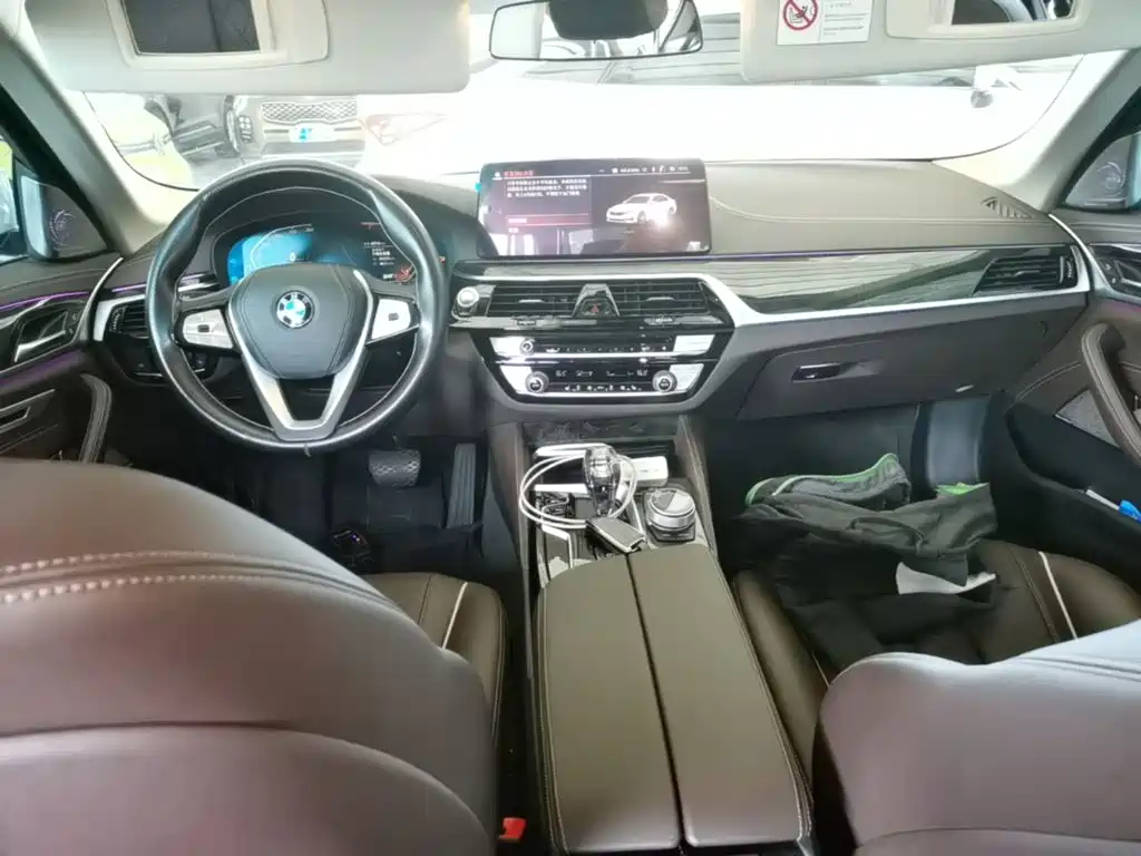 BMW 5 Series — миниатюра 10