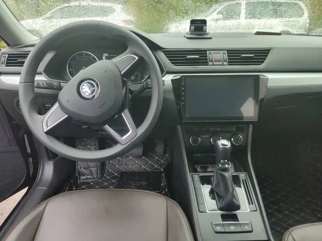 Skoda Superb — миниатюра 13