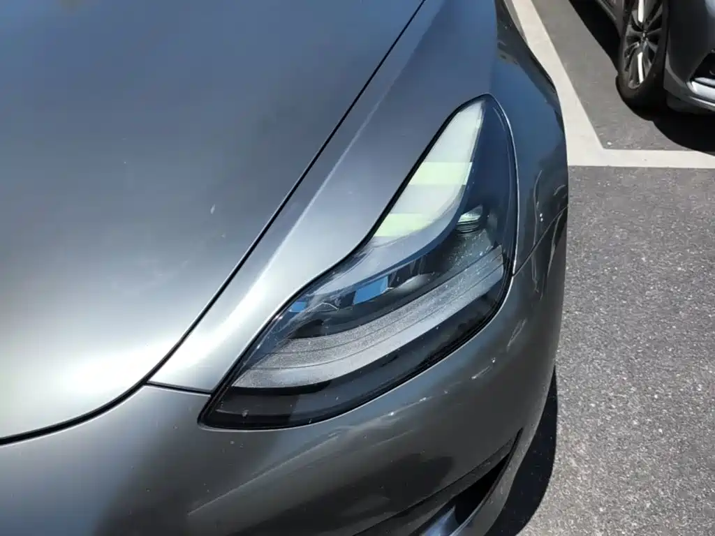 Tesla Model 3 — миниатюра 24
