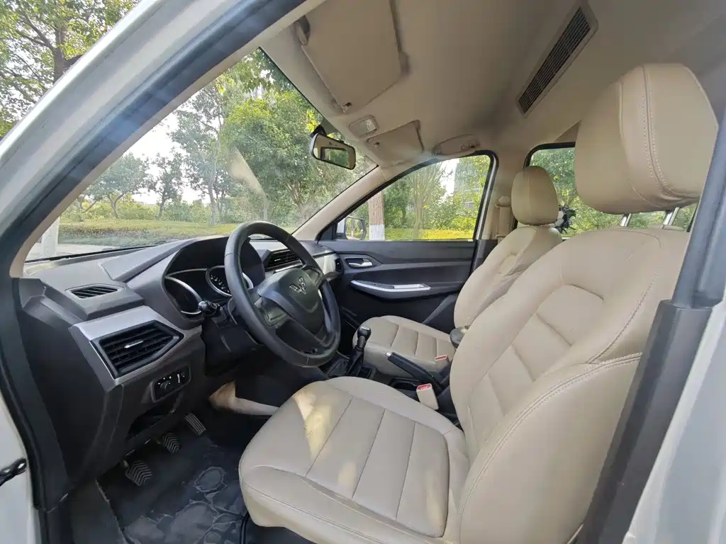 Wuling Hongguang — миниатюра 9