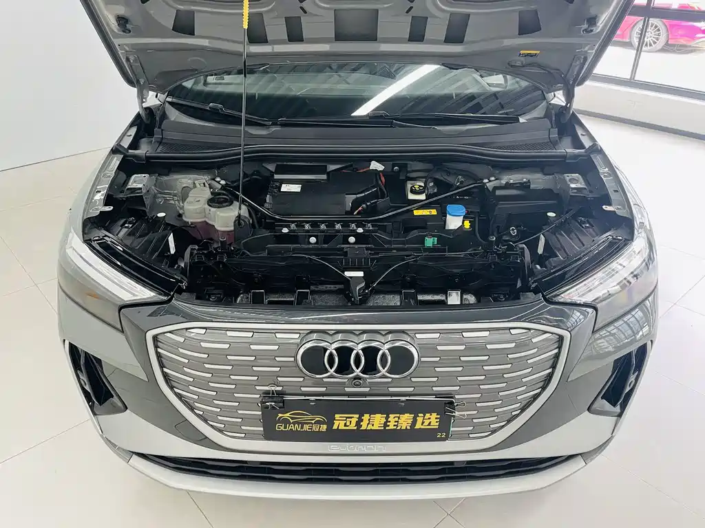 Audi Q4 e-tron — миниатюра 2