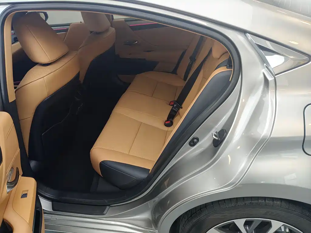 Lexus ES — миниатюра 10