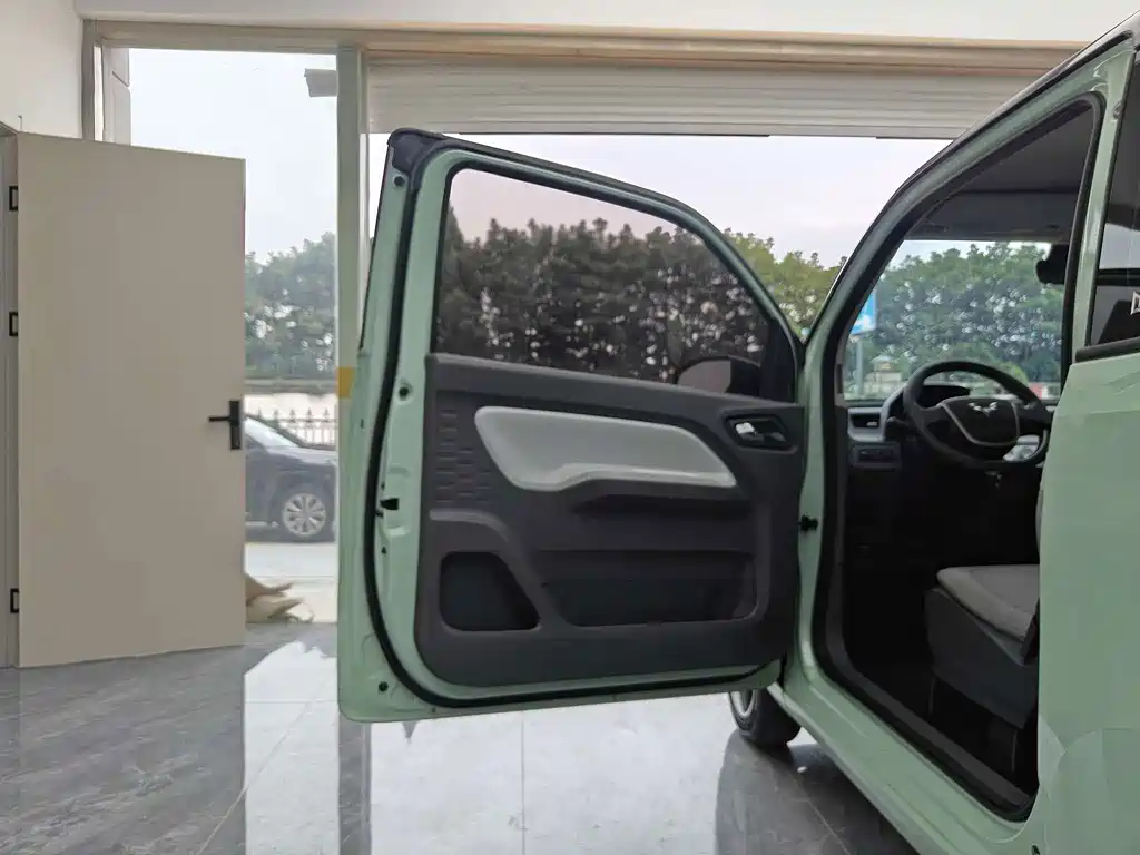 Wuling MINIEV — миниатюра 7