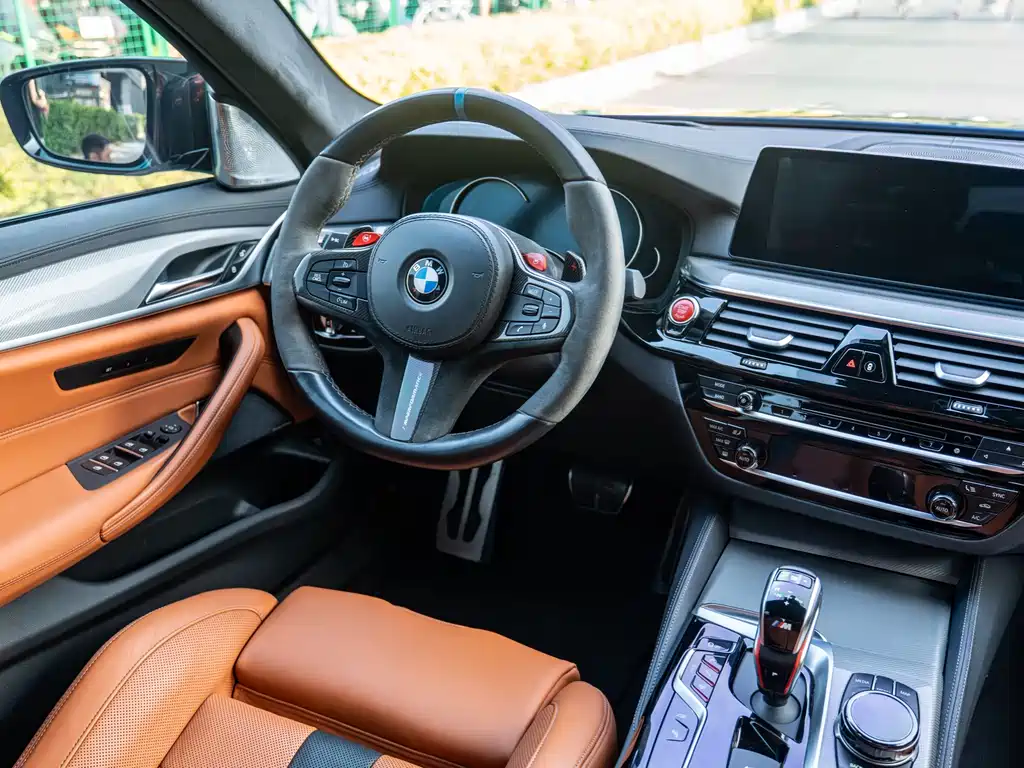 BMW M5 — миниатюра 10