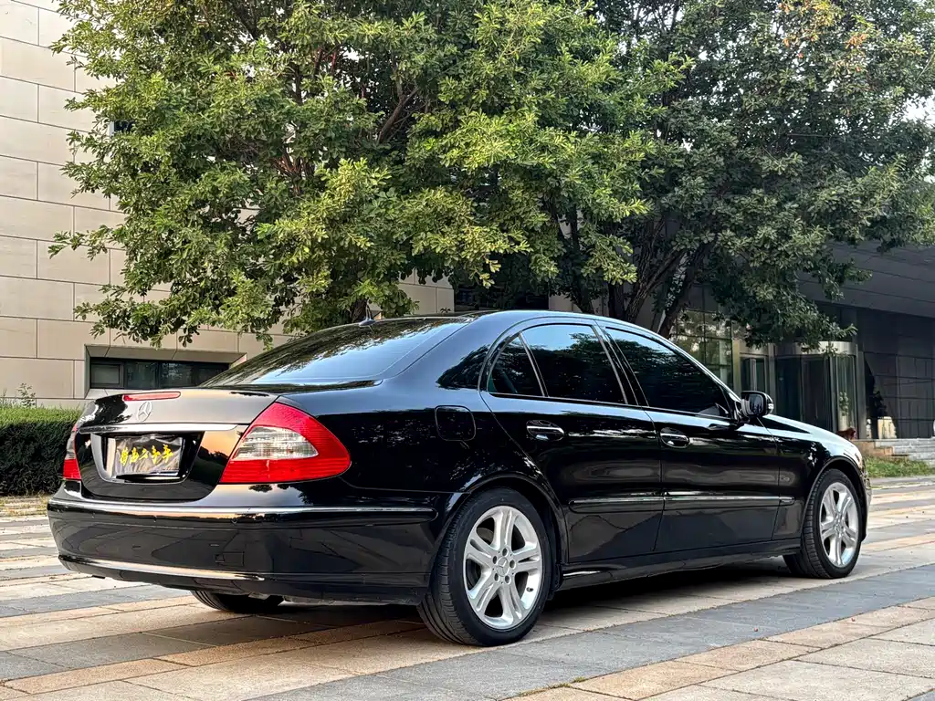 Mercedes-Benz E-Class — миниатюра 8