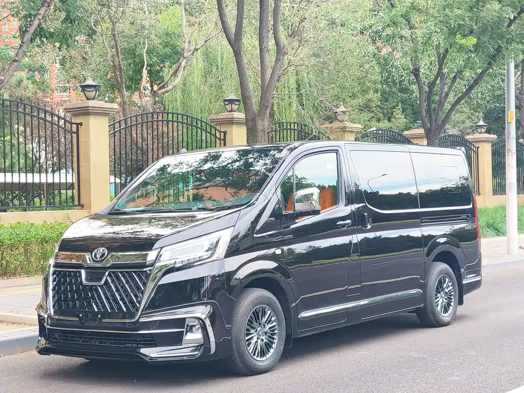 Toyota Hiace 2025