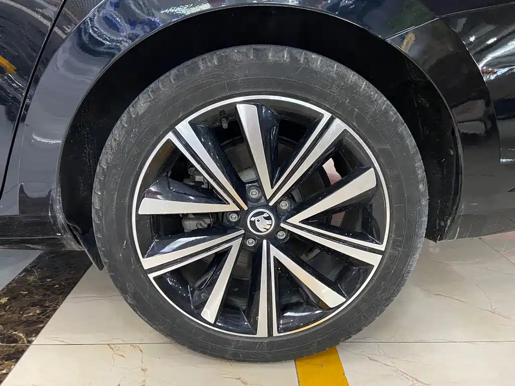 Skoda Superb — миниатюра 10