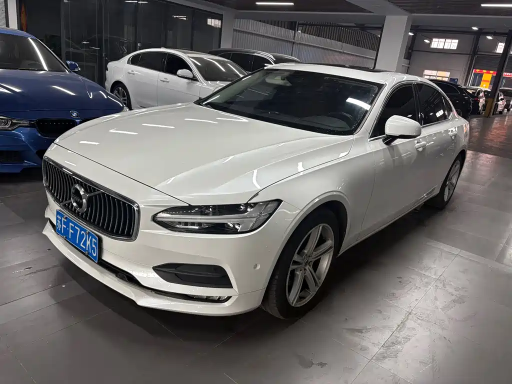 Купить Volvo S90