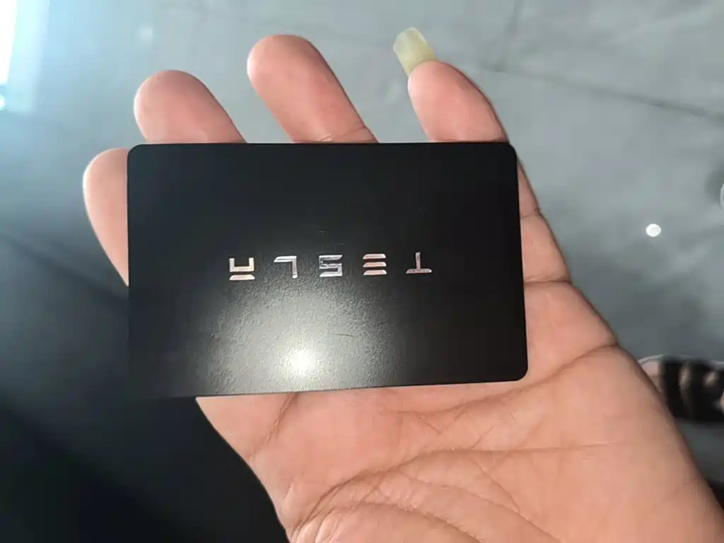 Tesla Model Y — миниатюра 9