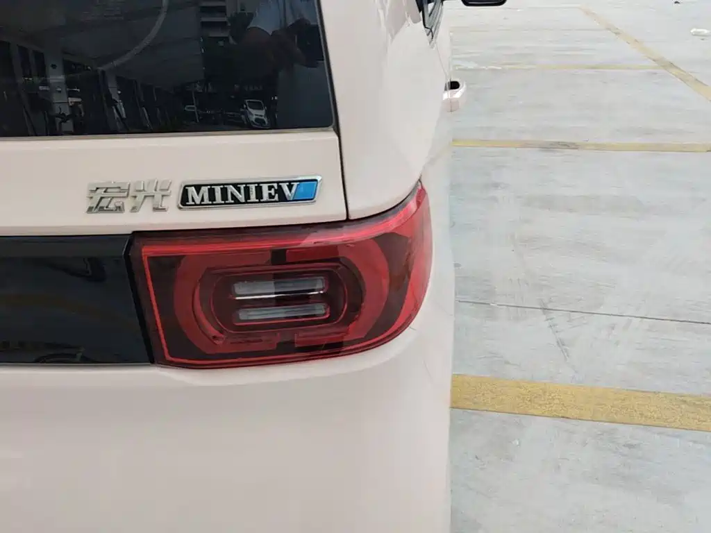 Wuling MINIEV — миниатюра 8