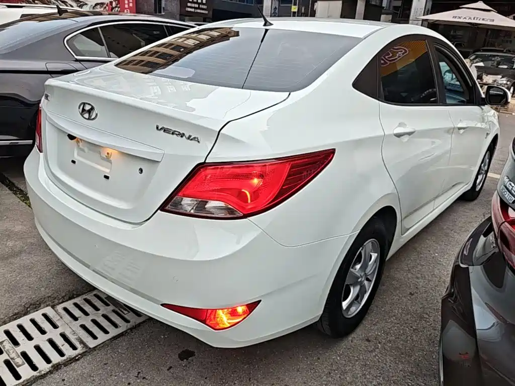 Hyundai Verna — миниатюра 7