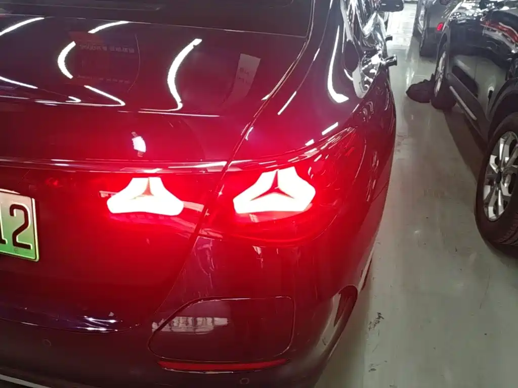 Mercedes-Benz E-Class New Energy — миниатюра 8