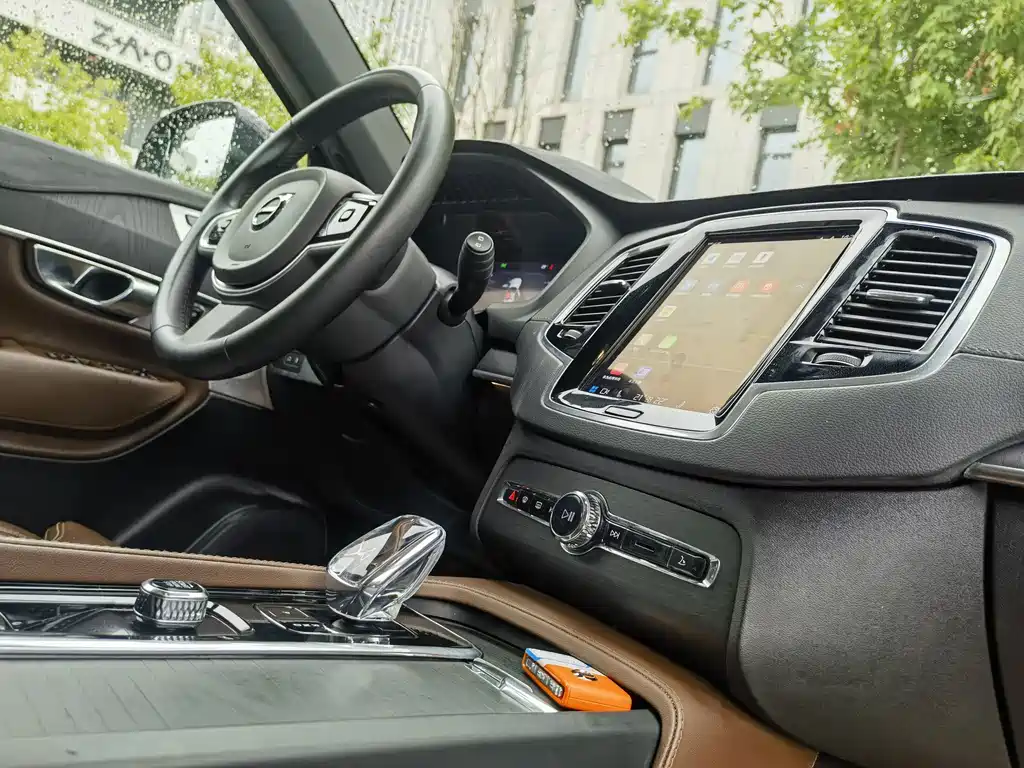 Volvo XC90 PHEV — миниатюра 13