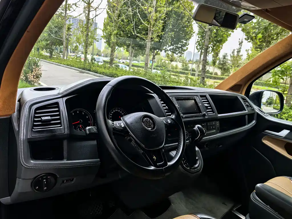 Volkswagen Caravelle — миниатюра 11