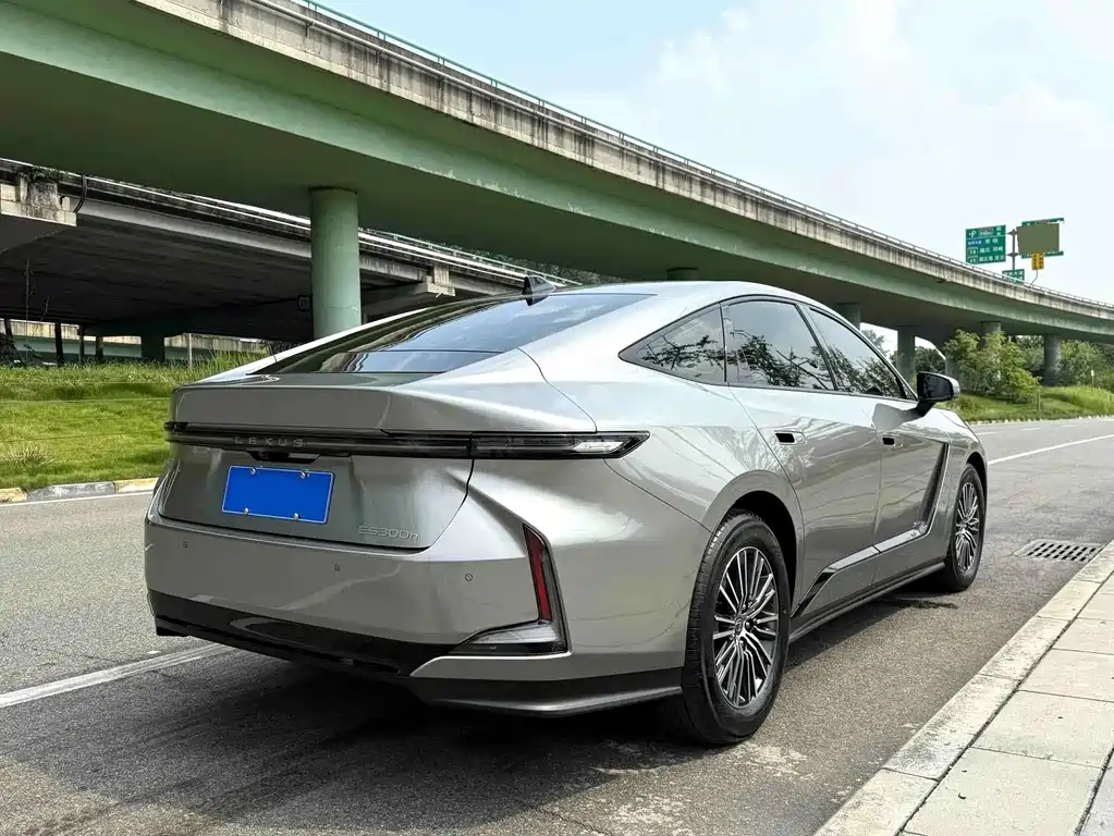 Lexus ES — миниатюра 6