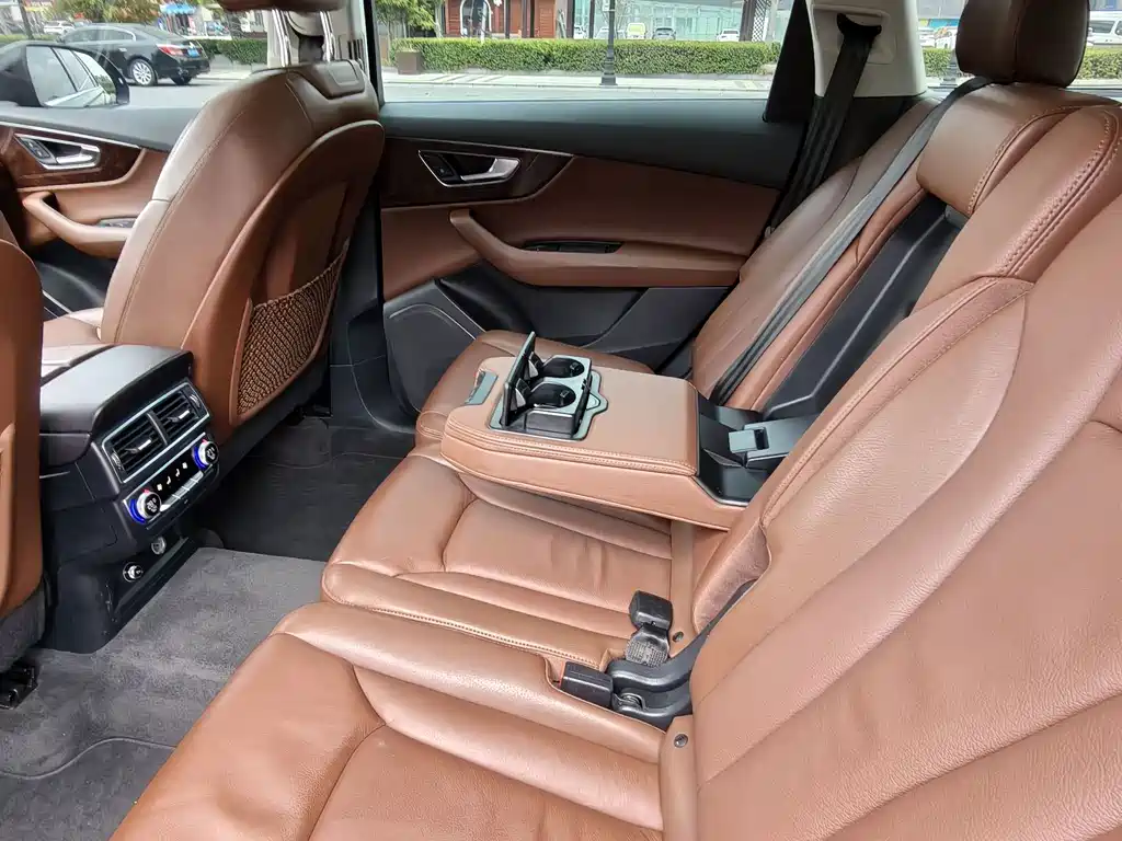 Audi Q7 — миниатюра 12