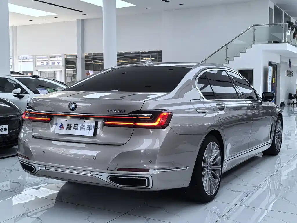 BMW 7 Series — миниатюра 14