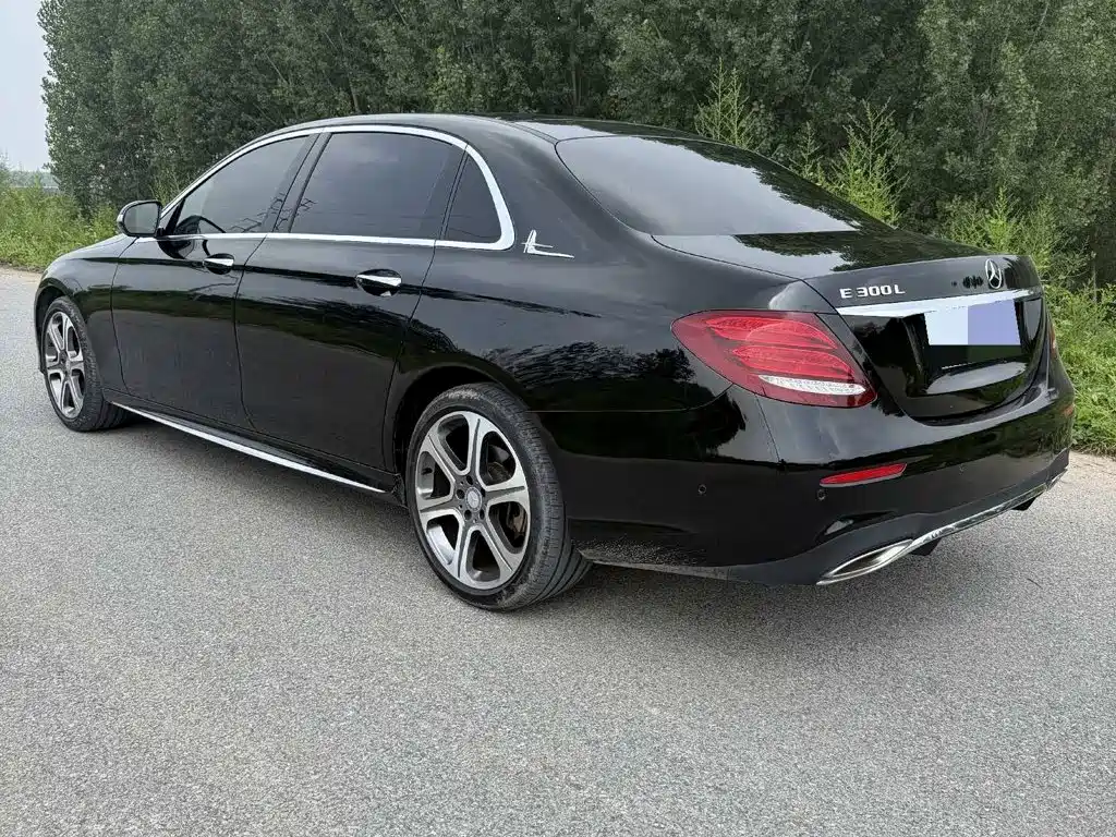 Mercedes-Benz E-Class — миниатюра 4