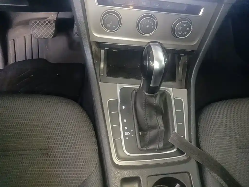 Volkswagen Golf — миниатюра 14