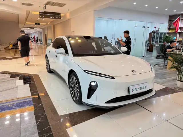 NIO ET5