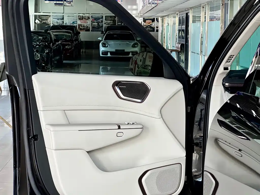Lynk & Co 900 — миниатюра 13