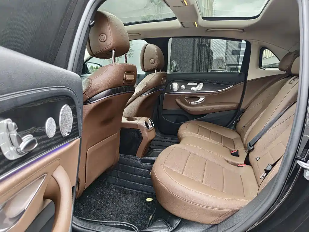 Mercedes-Benz E-Class — миниатюра 6