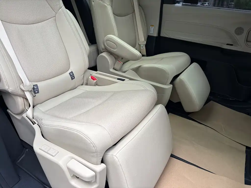 Toyota Sienna 2.5L Hybrid Supreme Edition, фото 6