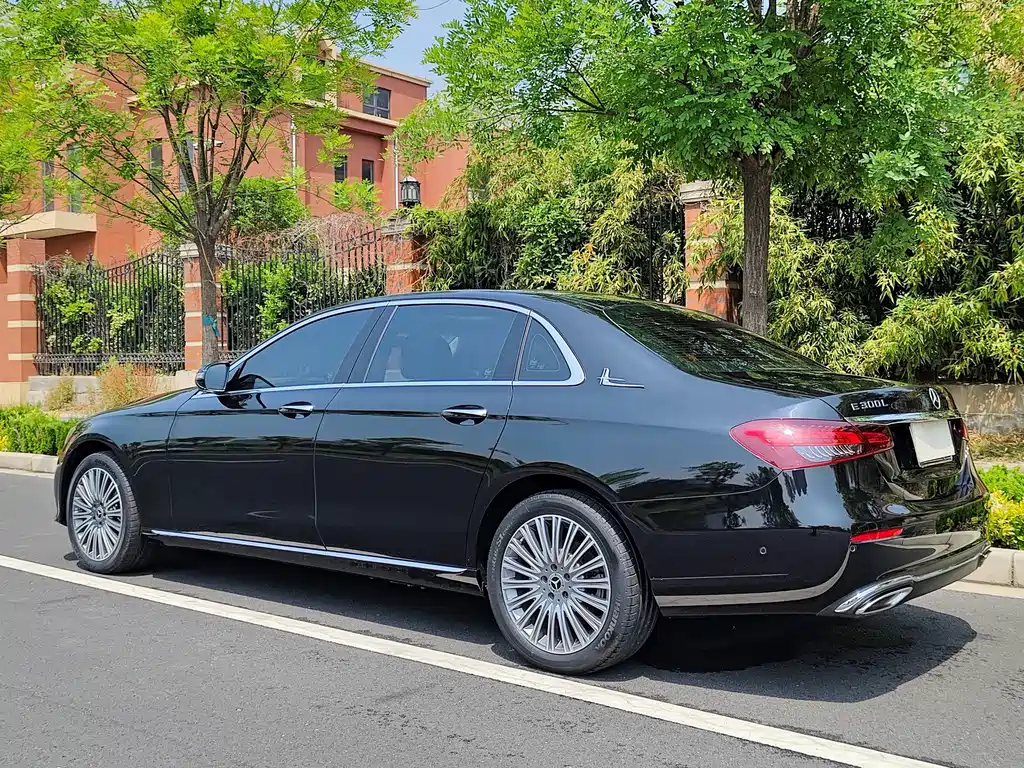 Mercedes-Benz E-Class — миниатюра 35