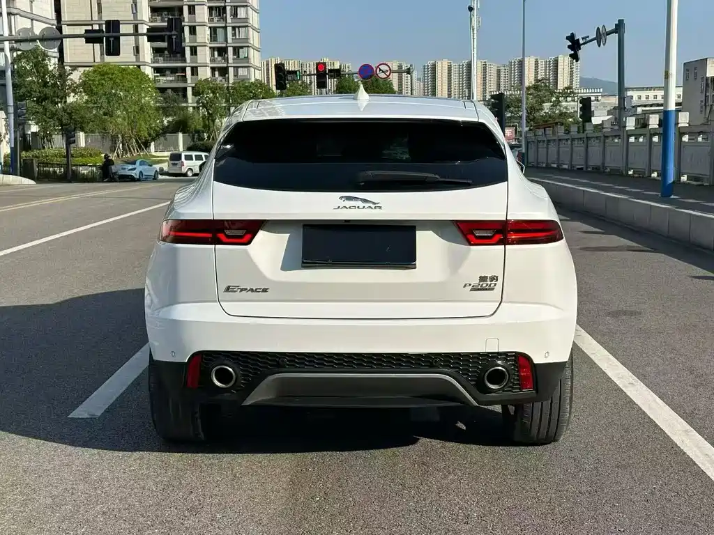 Jaguar E-PACE — миниатюра 8