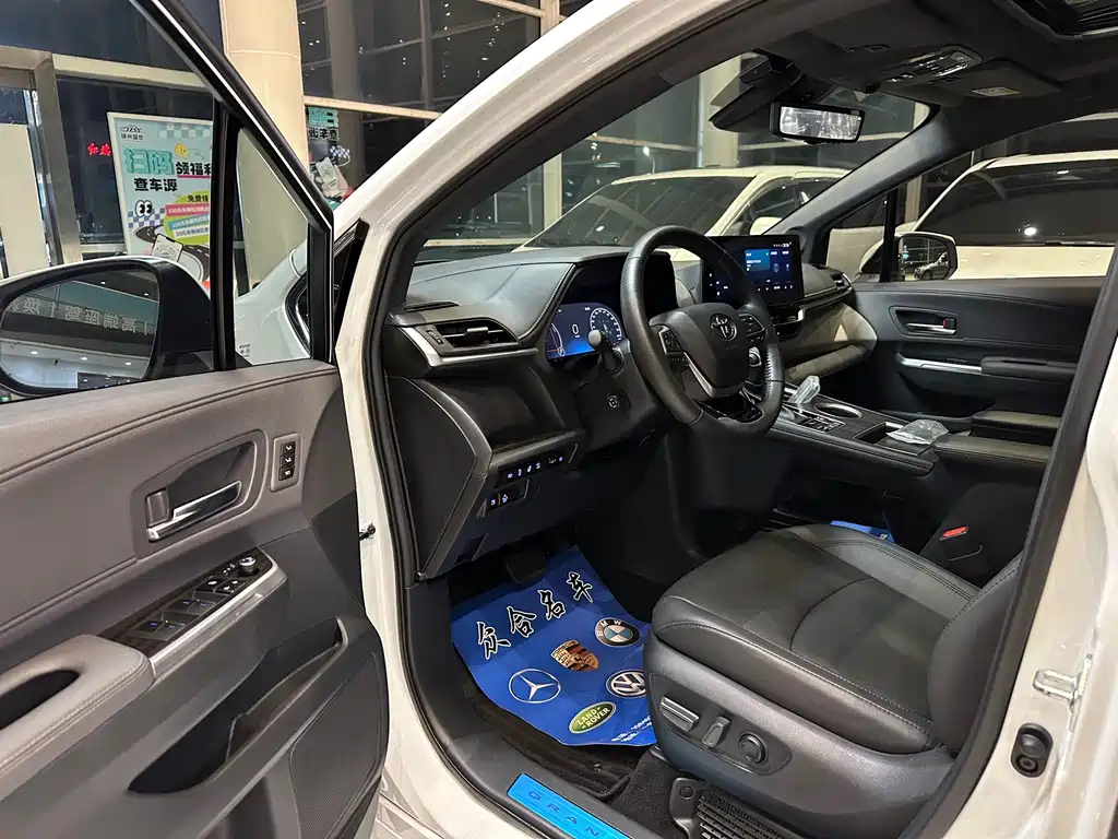 Toyota Granvia — миниатюра 8