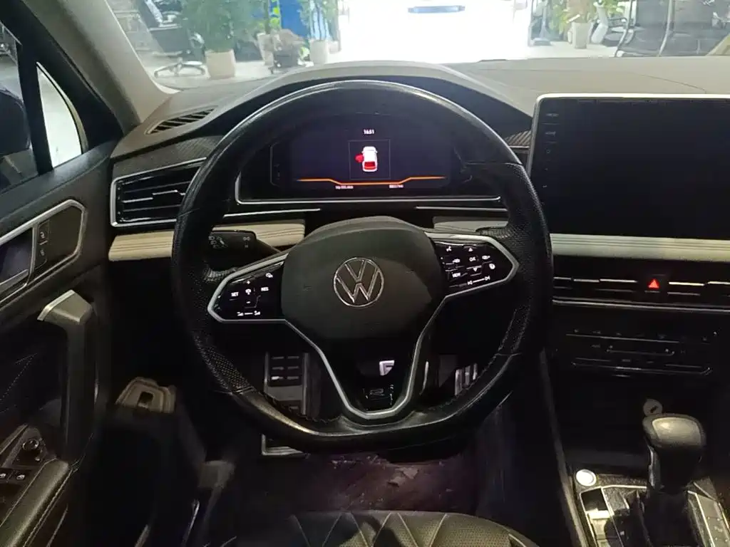 Volkswagen Tiguan L — миниатюра 11