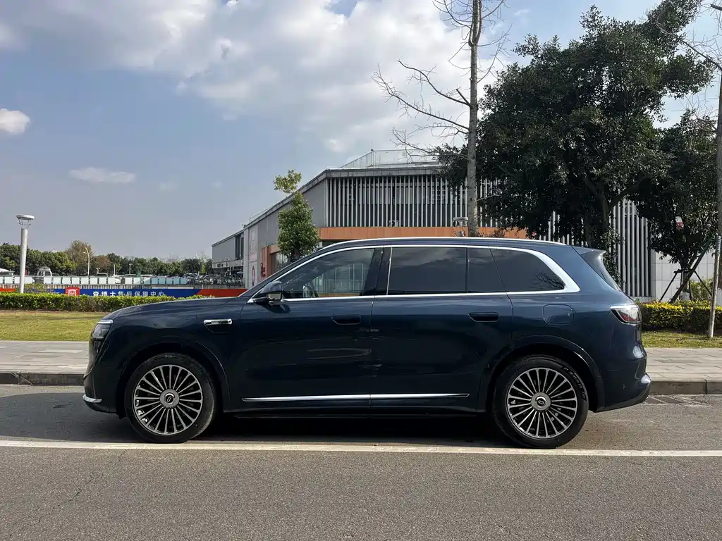 AITO ASK THE WORLD M8